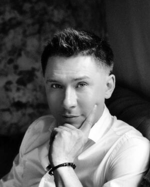 Timur Batrutdinov Instagram - 71% моих подписчиков - подписчицы! 71% моего инстаграма - для вас, мои прекрасные, мои удивительные и мои любимые девочки 😘🌹
Вспомните меня без усов надежды) Безусый и безнадёжный.
#холостяк #батрутдинов

П.С. Мужики, без обид! Вам-то мои фотки тыщу лет не сдались) Давайте пока футбол посмотрим👨🏻⚽️