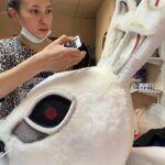 Timur Batrutdinov Instagram - Мне пишут, ты чего не выкладываешь зайца?! Слушаюсь и повинуюсь! И, как бы это ни звучало, выкладываю Зайца🐰 Вот, этапы становления зайца от первого драфта до сценической версии. Приветы и спасибы художникам по костюмам 😘 #шоумаска #заяц