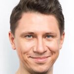 Timur Batrutdinov Instagram - Вот вы все говорите «Батруха,ну у тебя и щеки», «Тимур,как ты живёшь с таким носом?» (или вы не говорите так?) А я думаю,что многим бы подошла моя нижняя часть лица. Она классная,что бы вы не говорили(или вы не говорили?)