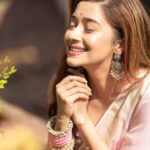 Tina Datta Instagram – Under the sun’s spell, pink saree tales unfold .. Amidst the gentle rays of sunlight, the soft folds of my saree weave tales of warmth and elegance, painting a picture of serene radiance ✨
.
Happy Akshaytritiya 💕💕
.
#SaariLover #SaariGirlForever