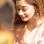 Tina Datta Instagram – Under the sun’s spell, pink saree tales unfold .. Amidst the gentle rays of sunlight, the soft folds of my saree weave tales of warmth and elegance, painting a picture of serene radiance ✨
.
Happy Akshaytritiya 💕💕
.
#SaariLover #SaariGirlForever