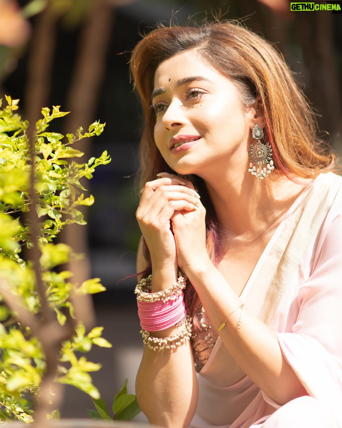 Tina Datta Instagram - Under the sun’s spell, pink saree tales unfold .. Amidst the gentle rays of sunlight, the soft folds of my saree weave tales of warmth and elegance, painting a picture of serene radiance ✨ . Happy Akshaytritiya 💕💕 . #SaariLover #SaariGirlForever