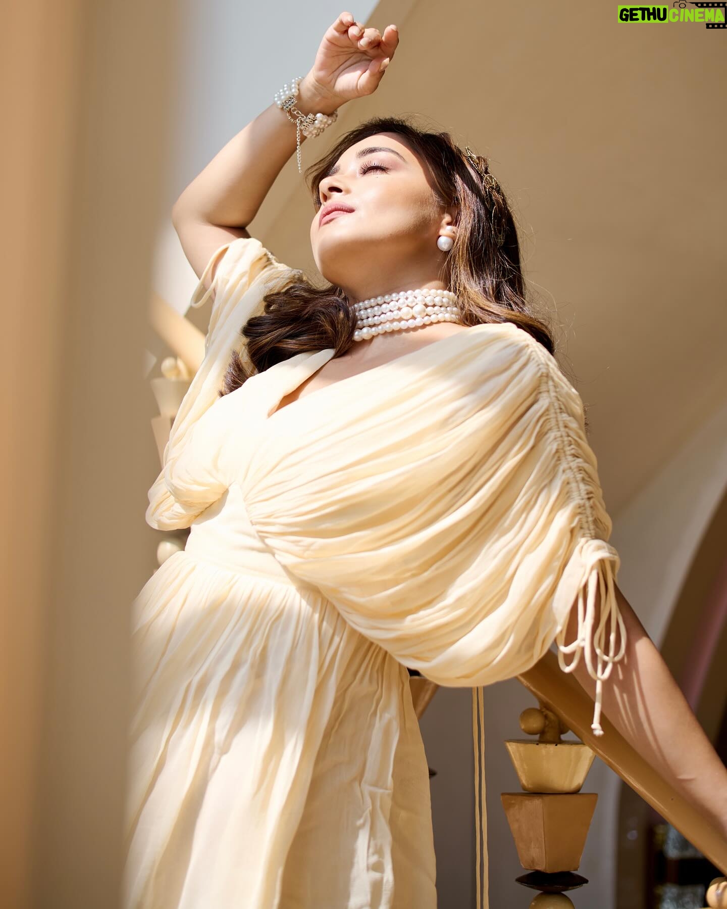 Tina Datta Instagram - Not perfect but embracing the imperfections with gratitude to make the most of every moment, every day! . . #sunkissed #summer #lookbook #TinaKaStyle #tinadatta