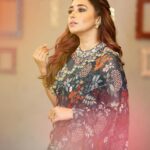 Tina Datta Instagram - A symphony of elegance and tradition adorned with the delicate grace of a gajra, narrated tales of timeless beauty under the starlit sky! . . #lookbook #stylefile #fyp #tinadatta