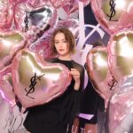Tina Tamashiro Instagram - 💄🪞🩰🫦💞 ツヤ感リップが大好きな私にはぴったりな ラブシャインリップ、20色もあるから絶対 自分好みの色が見つかるはずだよ🫶🏻 #YSLLoveshine #YSLラブシャイン #yslmakeup #PR