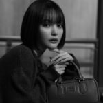 Tina Tamashiro Instagram - 昨晩は、日本で初開催となったMIUMIUCLUBに 参加し、能を鑑賞させて頂きました。 MIUMIU青山店からほど近い銕仙会で、数少ない 女性能楽師の一人である鵜澤光さんの舞『羽衣』を 鑑賞している間、初めての事はいつになっても素晴らしい体験だなと感じていました。笛や、太鼓の音に合わせて、静かな舞なのに厳かで圧倒され、時代をこえて受け継がれている説得力に溢れていました。 MIUMIU青山店にて、女性能面製作師の宇髙景子さんが製作された3つのお面を11/25まで展示しているようなのでぜひ立ち寄って見てください🧖‍♀️ 日本の伝統芸能でありながら、中々拝見する機会がなく 今回触れる事ができとてもいい経験になりました。 これからも伝統芸能、出来るだけ体験したいな…！ #MiuMiu #MIUMIUCLUBTOKYO #PR #能 仲里依紗さんともご挨拶できて嬉しかったです🧏🏻‍♀️♡