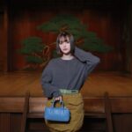 Tina Tamashiro Instagram - 昨晩は、日本で初開催となったMIUMIUCLUBに 参加し、能を鑑賞させて頂きました。 MIUMIU青山店からほど近い銕仙会で、数少ない 女性能楽師の一人である鵜澤光さんの舞『羽衣』を 鑑賞している間、初めての事はいつになっても素晴らしい体験だなと感じていました。笛や、太鼓の音に合わせて、静かな舞なのに厳かで圧倒され、時代をこえて受け継がれている説得力に溢れていました。 MIUMIU青山店にて、女性能面製作師の宇髙景子さんが製作された3つのお面を11/25まで展示しているようなのでぜひ立ち寄って見てください🧖‍♀️ 日本の伝統芸能でありながら、中々拝見する機会がなく 今回触れる事ができとてもいい経験になりました。 これからも伝統芸能、出来るだけ体験したいな…！ #MiuMiu #MIUMIUCLUBTOKYO #PR #能 仲里依紗さんともご挨拶できて嬉しかったです🧏🏻‍♀️♡