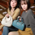 Tina Tamashiro Instagram - 昨晩は、日本で初開催となったMIUMIUCLUBに 参加し、能を鑑賞させて頂きました。 MIUMIU青山店からほど近い銕仙会で、数少ない 女性能楽師の一人である鵜澤光さんの舞『羽衣』を 鑑賞している間、初めての事はいつになっても素晴らしい体験だなと感じていました。笛や、太鼓の音に合わせて、静かな舞なのに厳かで圧倒され、時代をこえて受け継がれている説得力に溢れていました。 MIUMIU青山店にて、女性能面製作師の宇髙景子さんが製作された3つのお面を11/25まで展示しているようなのでぜひ立ち寄って見てください🧖‍♀️ 日本の伝統芸能でありながら、中々拝見する機会がなく 今回触れる事ができとてもいい経験になりました。 これからも伝統芸能、出来るだけ体験したいな…！ #MiuMiu #MIUMIUCLUBTOKYO #PR #能 仲里依紗さんともご挨拶できて嬉しかったです🧏🏻‍♀️♡