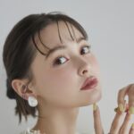 Tina Tamashiro Instagram - @beamssalon_official 撮影もかわいくて巻き巻きでとっても楽しかった♡ 特別なお呼ばれの日のスタイリング、ぜひ🤝🏻 #beamssalon #beamssalon_make #玉城ティナ_beamssalon #ビームスサロン #PR