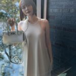 Tina Tamashiro Instagram - VERSACEと言えば、なメタルモチーフ🩶 2024年春夏の新作バッグとして登場したMEDUSA’95は、 真のエレガントさの中に、VERSACEのエッセンスが詰め込まれています。白×シルバーの爽やかさの中にもエッジが効いていてお気に入り🧚🏻‍♂️ @VERSACE #VERSACESS24 #VERSACEMEDUSA95 #PR