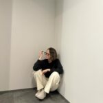 Tina Tamashiro Instagram - UNOHAのスニーカーは、アッパーにペットボトルを リサイクルした人工皮革も採用しているみたい🦛 若干の厚底がスタイルアップも叶えてくれます🦭 私はこのグレージュの色味がカジュアルにも、 どんな服装にも合わせやすくてUNOHAならではで お気に入りです🐰🐨 #PR #unoha