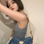 Tina Tamashiro Instagram - クロワッサンバッグ、撮影でも持って かわいいな〜と思ってたから嬉しい🩶 バッグを主役に、今っぽな気分になりたい時に☑️ Thank you @louisvuitton #LOUISVUITTON #lvfashion #lvremix