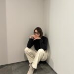 Tina Tamashiro Instagram - UNOHAのスニーカーは、アッパーにペットボトルを リサイクルした人工皮革も採用しているみたい🦛 若干の厚底がスタイルアップも叶えてくれます🦭 私はこのグレージュの色味がカジュアルにも、 どんな服装にも合わせやすくてUNOHAならではで お気に入りです🐰🐨 #PR #unoha