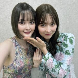 Tina Tamashiro Instagram - 遅れすぎたのですが、改めまして
10月8日誕生日当日に行われた
FCイベント&ラジオの公開収録
の様子をポストします🫶🏻🫶🏻🫶🏻🫶🏻

来て頂いたたまぴよの方々、本当にありがとう！
お手紙もプレゼントもお花も💐とっても嬉しかったです
皆がいるからどうにかお仕事も続けられています🥰

WALNUTちゃんに描いてもらったグッズも
とーってもかわいくてさすが天才です🫶🏻

やぎちゃんもありがとう〜〜〜これからもよろしくね

26歳もなんとかやり抜けたらいいなと思ってます！
7年目？のニッポン放送の玉城ティナとある世界も宜しくお願いします☺️

当日もたくさんのスタッフさんに協力して頂きました、
本当にありがとうございます🥰
そわみもお花ありがとう、びっくりしすぎました。笑
会場を彩る沢山のお花を送って頂いたクライアントさん達もありがとうございます！大感謝　とにかく　それに尽きます