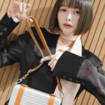 Tina Tamashiro Instagram - リニューアルオープンした リモワ ストア 表参道に行ってきました🫶🏻 普段から愛用しているスーツケースは全てリモワのもの なので、撮影しながら次は何色にしようかな〜なんて 考える時間もわくわくでした。⚪️ 「障子」や「飛び石」「畳」といった日本の伝統的なデザインを反映した店内は、ラグジュアリーでゆったりとした空間で、私の好きな若草色もアクセントになっていてとても素敵でした。記事も合わせてチェックしてね。 @rimowa @fashionsnapcom #RIMOWA #PR