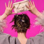 Tina Tamashiro Instagram - The Fashion Post × Valentino ピンクの世界に包まれました🌷 Valentinoの公式LINEで アザーカットが見れますので ぜひ追加してくださいね🤍🩷 @tfpjp @maisonvalentino #VALENTINOGARAVANI #VLogoSignature #LocòBag