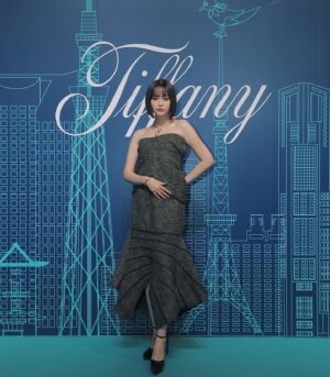 Tina Tamashiro Instagram - Tiffany表参道店
オープニングイベントに
行ってきました💎✨

大きな店内にキラキラの
ジュエリー達とゲストの皆さんも
華やかで素敵な夜になりました🌉

@tiffanyandco

#Tiffanyandco  #TiffanyOmotesando #TiffanyPartner