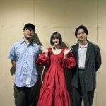 Tina Tamashiro Instagram - さて、公開から数日経ちましたが。 改めて映画　#ミトヤマネ 無事に8月25日に公開できました🎞️ 宮崎監督と、稲葉さんと、ひなちゃんと(ビデオメッセージでね)皆さんのお顔を見てご挨拶できたこと、とっても嬉しかったです🥳💖 最初に脚本を読んだ時から、 私はミトヤマネというフラットで 透明な存在として、宮崎監督の世界🌍を皆さんにお伝えする媒介者だなあと感じておりました。 ミトヤマネに関する感想、疑問、あれはどういう事だったの？などなど皆さんのご意見をたくさん頂いております。私もそれは自分なりの解釈で演じておりますので、説明は避けさせてもらいます！(100%はできないってのもある)それはすまん😉 難しく考えずに、体験してほしい。 ただ、あなたをミトヤマネワールドに誘う準備はばっちりでございます🚀 とにかく言葉にすると全部嘘くさい、、、なんか違う、、、ってなっちゃう映画なので、皆さんに観て頂いて判断して欲しいのです。 ぜひ引き続き、応援を宜しくお願いします！ ミトヤマネでした♡