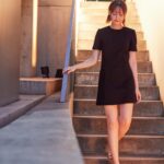 Tina Tamashiro Instagram - 7/7〜17まで表参道のBA-TSU ART GALLERY/STANDBYにて 開催されているポップアップイベント 「Un Air de Paris（アン エール ドゥ パリ/パリの空気）」に行ってきました。 Diptyque 創業の地であるパリの街を香りで体感するこのイベントはなんと世界に先駆けて日本での開催だそうです。 メゾンのインスピレーションや 職人技の源へと通じる、グラフィカルで夢のように美しい散策へと誘う旅となりました。 調香師とアーティストのアトリエを パリからそのまま持ってきたような空気感。 全ての香りも試せたり、 ポップアップでしか買えない限定商品もありました。 ペーパーキャンドルのワークショップ も張り切って取り組みました🩵笑 PÂTISSERIE ASAKO IWAYANAGIが考案したパリと東京をイメージしたアイスクリームまで楽しめます🍨 予約制ですがどなたでも入れるそうなのでパリを巡る想像の街歩きをぜひ💭 @diptyque #DIPTYQUE #ディプティック#Diptyqueunairdeparis #Diptyqueパリの空気 Un Air de Paris Diptyque 私がこの日まとっていたのは、 LOMBRE DANS LEAUという香りです🌬️