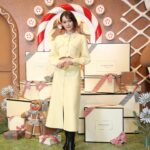 Tina Tamashiro Instagram - ジョー マローン ロンドンが、 12月14日(木)から12月25日(月)の期間、 表参道ヒルズ B3Fスペース オーで、 “Gingerbread Land”🧸🧸 ポップアップイベントを開催されるという事で、 さながらリアル夢のお菓子の国🍪に遊びに行ってきました。 ここはどこだろう？と思ってしまうような世界観のつくりこみ、いくつになってもわくわくしてしまうコンセプトに 思わず、かわいい！と口に出しちゃっていました。 そのくらい、小さい頃の夢を刺激されるような 素敵な空間で、ホリデー感も満載です🎄 絶対に欲しいアイテムが見つかるし、ギフト探しにも ぴったりだと思います🎁限定のコレクションも♡ このイベントは、無料で入場いただけますが、 公式LINEアカウントからの事前予約が必要だそうです。 詳細はジョーマローンロンドンの公式でご確認下さい🍸 #PR #JustBecause #JoMaloneLondon #SeasonOfScent #ジョーマローンロンドン #ジンジャーブレッドランド 期間 : 2023年12月14日(木)〜12月25日(月) 時間 : 11:00 – 21:00(最終日25日のみ20:00まで) *最終入場は30分前まで 会場 : 表参道ヒルズ B3F スペース オー (東京都渋谷区神宮前4-12-10) 入場 : 無料/予約制