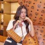 Tipnaree Weerawatnodom Instagram - MCM UNCONDITIONAL LOVE ต้อนรับเดือนแห่งความรัก รับฟรี MCM Lauretos Tumbler วันนี้ - 14 กุมภาพันธ์ 67 #NamtanFilmXMCMSS24 #MCMThailand #MCMSS24 @mcmthailand