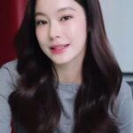 Tipnaree Weerawatnodom Instagram - เคล็ดลับผิวเนียนเกลี้ยงของน้ำตาล คือ เครื่องกำจัดขน Braun ค่ะ เครื่องเล็กแค่นี้ แต่น้องเก่งเว่อร์ น้องมาพร้อมหัวโกนหลายแบบ จะกำจัดขนแถว บิกินี่หรือใต้วงแขน ก็ทำได้สบายมาก! เครื่องออกให้จับง่าย ไม่ว่าจะเป็น หัวเข่า ข้อศอก หรือใต้วงแขน ก็โกนง่ายมาก เครื่องนี้กันน้ำได้ 100% ด้วยนะคะ ราคา 6,590 บาท ซื้อได้ที่ห้างสรรพสินค้าชั้นนำทั่วไป ในแผนกเครื่องใช้ไฟฟ้านะคะสาวๆ #BraunTH #เครื่องกำจัดขน