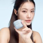 Tipnaree Weerawatnodom Instagram - NEW Water Bank Moisture Cream 🩵 สูตรเนื้อซอฟท์ครีม มอบความชุ่มชื้นสำหรับผิวธรรมดา-ผิวแห้ง สร้างเกราะป้องกันผิวที่แข็งแรง เผยผิวสุขภาพดี เพิ่มส่วนผสมเซราไมด์ 2 เท่า จาก Water Bank Cream สูตรเดิม ✨💦 #LANEIGExNAMTAN #laneigethailand #waterbankmoisturecream