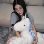 Tipnaree Weerawatnodom Instagram - ”Stay tuned for the upcoming “Jentle Salon” collection, available on 5.1“ 🦄✨ @GENTLEMONSTER @JENNIERUBYJANE #GENTLEMONSTER #JENTLESALON #GENTLEMONSTERXJENNIE