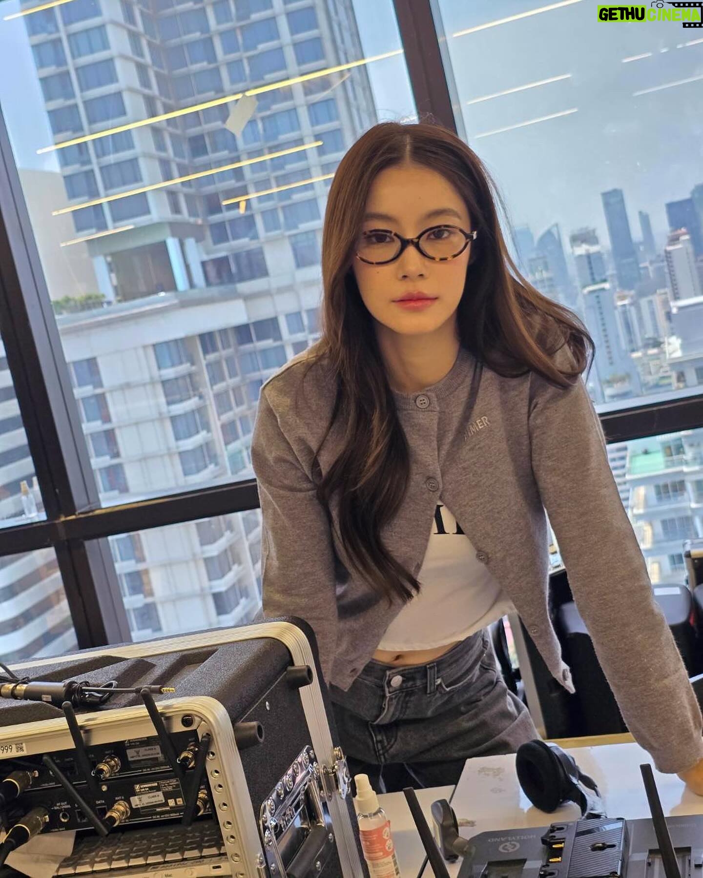 Tipnaree Weerawatnodom Instagram - Friyay 🤓🎀🤍