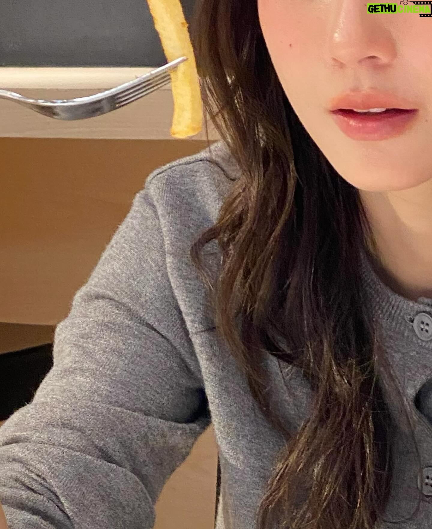 Tipnaree Weerawatnodom Instagram - Cheat day 😙🐰🎀✨