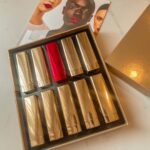 Tisanart Sornsuek Instagram - Hourglass Unlocked Satin Crème Lipstick ลิปสติกใหม่ล่าสุดจากอาวร์กลาสมีให้เลือกถึง 21 เฉด สวยถูกใจแทบทุกเฉด เนื้อสัมผัสก็เนียนนุ่ม ทาง่ายเพียงแค่ครั้งเดียวก็ได้สีที่คมชัด #HourglassCosmeticsThailand #UnlockImpact #UnlockedLipstick @Hourglasscosmetics