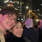 Tisanart Sornsuek Instagram - Happy New Year 2024 ปีที่ผ่านมาเป็นปีที่เปลี่ยนแปลงหลายๆอย่างในชีวิต ไม่เคยคิดเลยว่าการตัดสินใจในวันนั้นจะทำให้เรามาถึงตรงนี้ได้ ยอมแลกกับโอกาสอะไรมากมาย แต่วันนี้พูดได้เต็มปากว่าคุ้มค่าที่สุด นาวมีความสุขกับชีวิตที่นี้มากๆตั้งแต่มาถึง ชอบทุกๆอย่าง สงบ เรียบง่าย (ยกเว้นอากาศแปรปรวนนิดนึง😅) และได้อยู่กับตัวเอง อยากไปไหนก็ไป ได้ใช้ชีวิตจริงๆ ได้ทำสิ่งที่รัก เจอสังคมใหม่ๆ ประสบการณ์ใหม่ๆ สำหรับนาวมันไม่Toxicเลย รู้สึกรักตัวเองมากขึ้น ไม่อยากกลับแล้วสิ55555 ปีใหม่นี้นาวขอให้ทุกคนมีความสุขและสนุกกับงาน กับการเรียน ขอให้มีสุขภาพที่ดี และอย่าลืมรักตัวเองมากๆนะคะ อะไรที่ไม่มีดีพยายามลบมันออกไปอย่าเก็บมาทำร้ายจิตใจซ้ำๆ ยิ้มเยอะๆนะคะทุกคน เป็นกำลังใจให้ค่ะ #2024ปีที่น่าจดจำของนาว#ปีที่เป็นตัวเองมากที่สุด #Nowadays#Onedayatatime#Loveyourselffirst