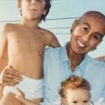 Tita Ureta Instagram - Feliz día a todas las mamás que ya no están, pero nos cuidan desde lejos, a las que viven lejos ❤️💕 hoy les haremos un homenaje en @depaseocl en @mega.tv a les haremos un homenaje a esas mamás a las 18:30 en vivo A la mamá que no despertó con el desayuno en la cama. A la mamá que no recibió mensajes de felicidades . A la mamá que materna sola. Que perdió a su mamá o que no tiene una buena relación con ella. A la mamá que pasa su primer día de la madre , siendo mamá autónoma. Te reconozco. Te abrazo. Las felicito hoy y siempre❤️