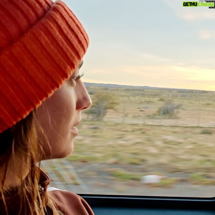 Tita Ureta Instagram - Siempre me gustó moverme. mi papá de chica, nos llevaba para todas partes con lo puesto, nos aventurábamos. y así sin darme cuenta hoy sigo llevando esa vida en movimiento, me gusta, la disfruto y agradezco. ojalá nunca se acabe. aquí momentos de mi último escape a la Patagonia capturados con mi @honor_chile en movimiento, qué tal? #HONORMagic6Pro