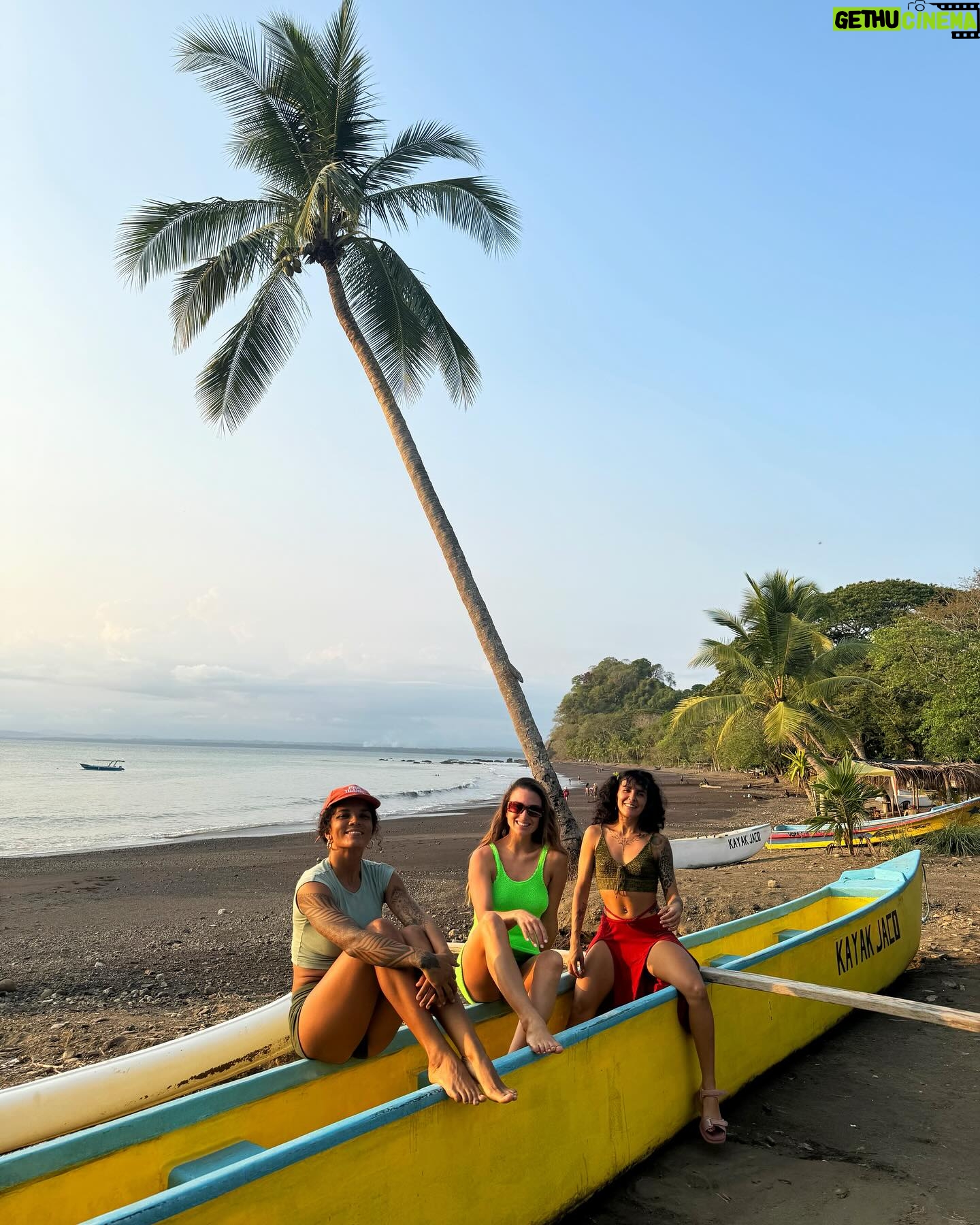 Tita Ureta Instagram - amigas ticas 🌊💫 Las voy a echar de menos. Amistad sincera, conversaciones que hacen bien . ✈️ @copaairlines de vuelta