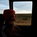 Tita Ureta Instagram - Siempre me gustó moverme. mi papá de chica, nos llevaba para todas partes con lo puesto, nos aventurábamos. y así sin darme cuenta hoy sigo llevando esa vida en movimiento, me gusta, la disfruto y agradezco. ojalá nunca se acabe. aquí momentos de mi último escape a la Patagonia capturados con mi @honor_chile en movimiento, qué tal? #HONORMagic6Pro