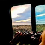 Tita Ureta Instagram – Siempre me gustó moverme. mi papá de chica, nos llevaba para todas partes con lo puesto, nos aventurábamos. y así sin darme cuenta hoy sigo llevando esa vida en movimiento, me gusta, la disfruto y agradezco. ojalá nunca se acabe. aquí momentos de mi último escape a la Patagonia capturados con mi @honor_chile en movimiento, qué tal?
#HONORMagic6Pro