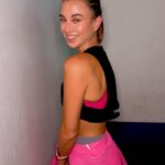 Tita Ureta Instagram – vale pasarlo bien trabajando? Abro comentarios.
.
afortunada de poder trabajar con tremendos equipos. un poquito del backstage del último tiempo