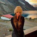 Tita Ureta Instagram - domingo. terapia de vida. gracias por la oportunidad de experimentar esas aguas en tremendo paisaje en medio de nuestra Cordillera de Los Andes. Ojalá todos los chilenos al menos una vez en la vida conozcamos este paraíso, se llama Laguna del Inca. Y estuvimos en vivo en @depaseocl @mega.tv con @rinconsalfate en @skiportillo , ya quiero que caiga nieve y volver !