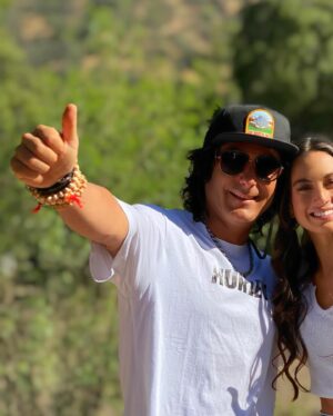 Tita Ureta Instagram - Se me parte el corazón. Que ganas de haber aprovechado más una última conversación, de esas llenas de risa y tus cuentos. Generoso, tremendo consejero, humilde, observador, gozador de la vida. Gracias por tirarme pa arriba siempre, lo hacías con todos. En nuestra última conversación, me contaste de tu viaje por la montaña. Caminaste mil kilómetros en 6 meses. Viviste al máximo, viviste feliz. Dejaste un tremendo legado.
Un abrazo al cielo Claudito ❤️🙏🏽