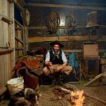 Tita Ureta Instagram - PATAGONIA es… conectar con lo que importa, agradecer, respirar puro, ver colores y aprender de los locales, que saben tanto más que uno. A Angelo le pedimos entrar a su rancho y fue una noche de música y risas inolvidables con su caballo de testigo. Qué lindo es poder llevarse estos momentos para siempre y capturarlos con mi @honor_chile … ya quiero volver ! #HONORMagic6Pro