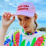 Titi Müller Instagram - Bora para o dia mundial de pegar a criança de volta ano sim ano não @aldeiaporbeatrizmonti