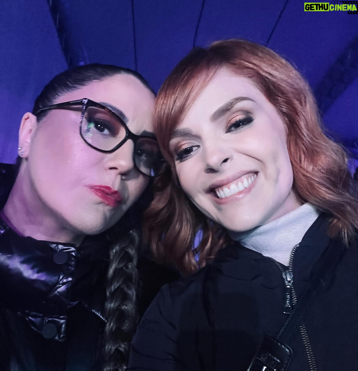 Titi Müller Instagram - Carrossel mais lindo com a quinta edição do #mundonomade que rolou esse final de semana. Que honra e privilégio poder apresentar mais um ano esse festival que mora no meu coração. Obrigada todos os artistas maravilhosos que passaram pelo nosso estúdio e quem acompanhou a nossa transmissão! Até ano que vem 🙌❤️