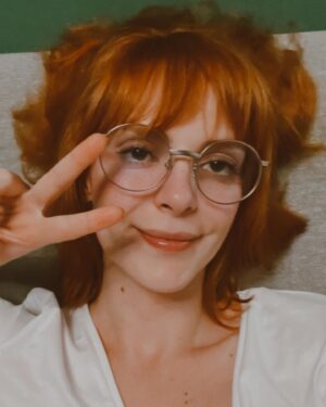 Titi Müller Instagram - Óculos Harry Potter, ruivo Ron Weasley, cabelo poroso Hermione e o semblante da vitória em mais uma batalha contra Voldemort essa semana 😌✌️Domingou pesado por aqui ✨