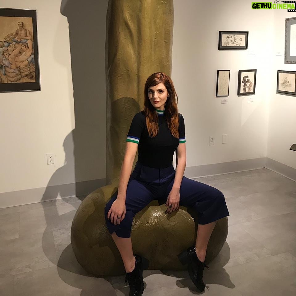 Titi Müller Instagram - Cabeças Vão Rolar. Óleo sobre tela. Miami, 2019. #tbt