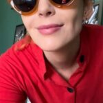 Titi Müller Instagram - Arrume-se comigo pra tentar entender o arrume-se comigo Camiseta @thefeministshirt Camisa de botão @marcafala Óculos @archai.store