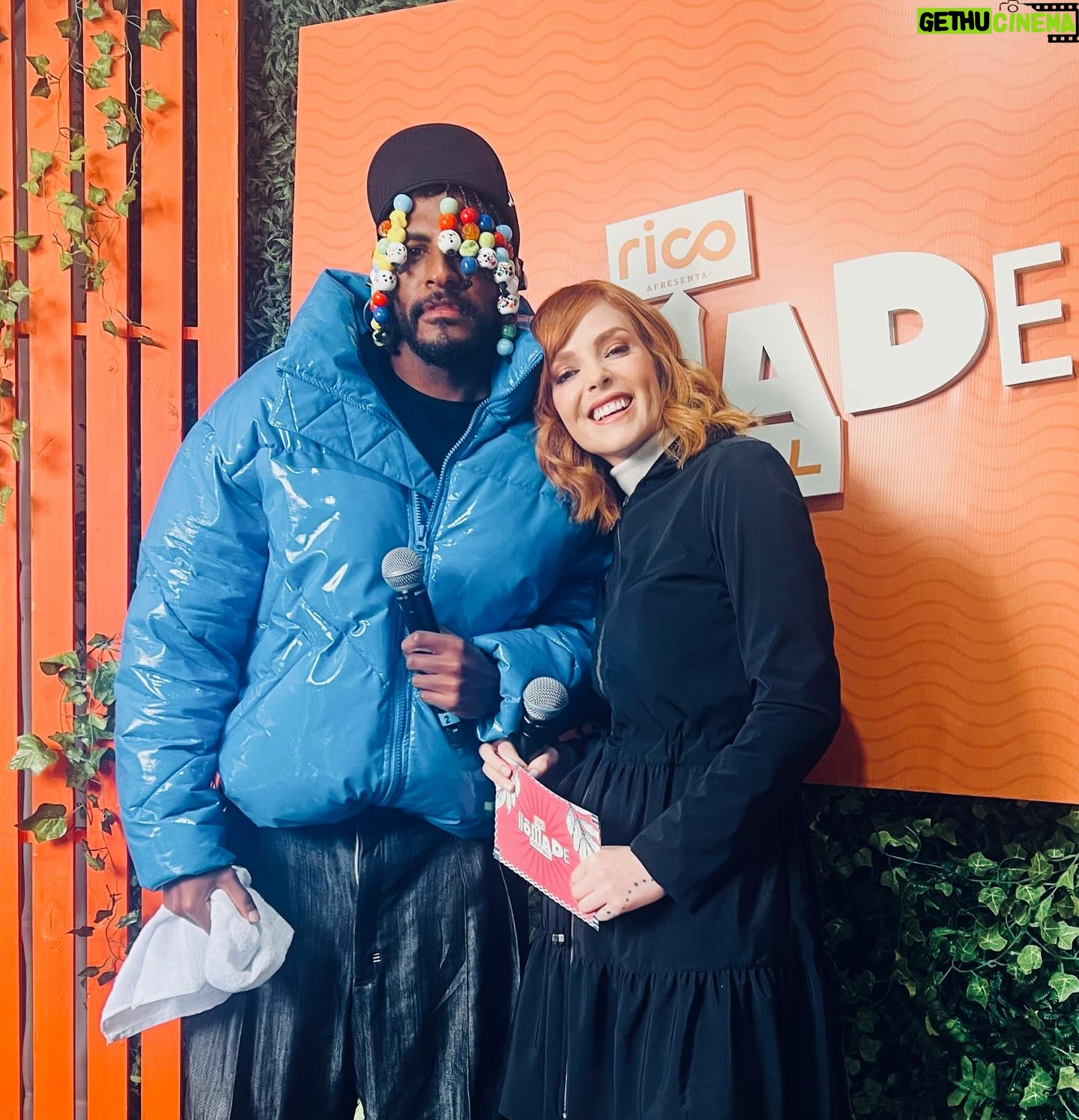 Titi Müller Instagram - Carrossel mais lindo com a quinta edição do #mundonomade que rolou esse final de semana. Que honra e privilégio poder apresentar mais um ano esse festival que mora no meu coração. Obrigada todos os artistas maravilhosos que passaram pelo nosso estúdio e quem acompanhou a nossa transmissão! Até ano que vem 🙌❤️