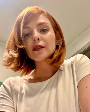 Titi Müller Instagram - Quem presta atenção no mofo no teto com esse cabelo perfeito por @vitaohair? E obrigada pela alquimia @marinasantos______ melhor colorista da vida 🔥