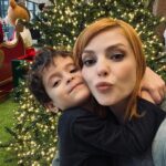 Titi Müller Instagram - Mamãe Grinch e seu ajudante passando pra desejar uma noite leve e gostosa pra vocês ✨
