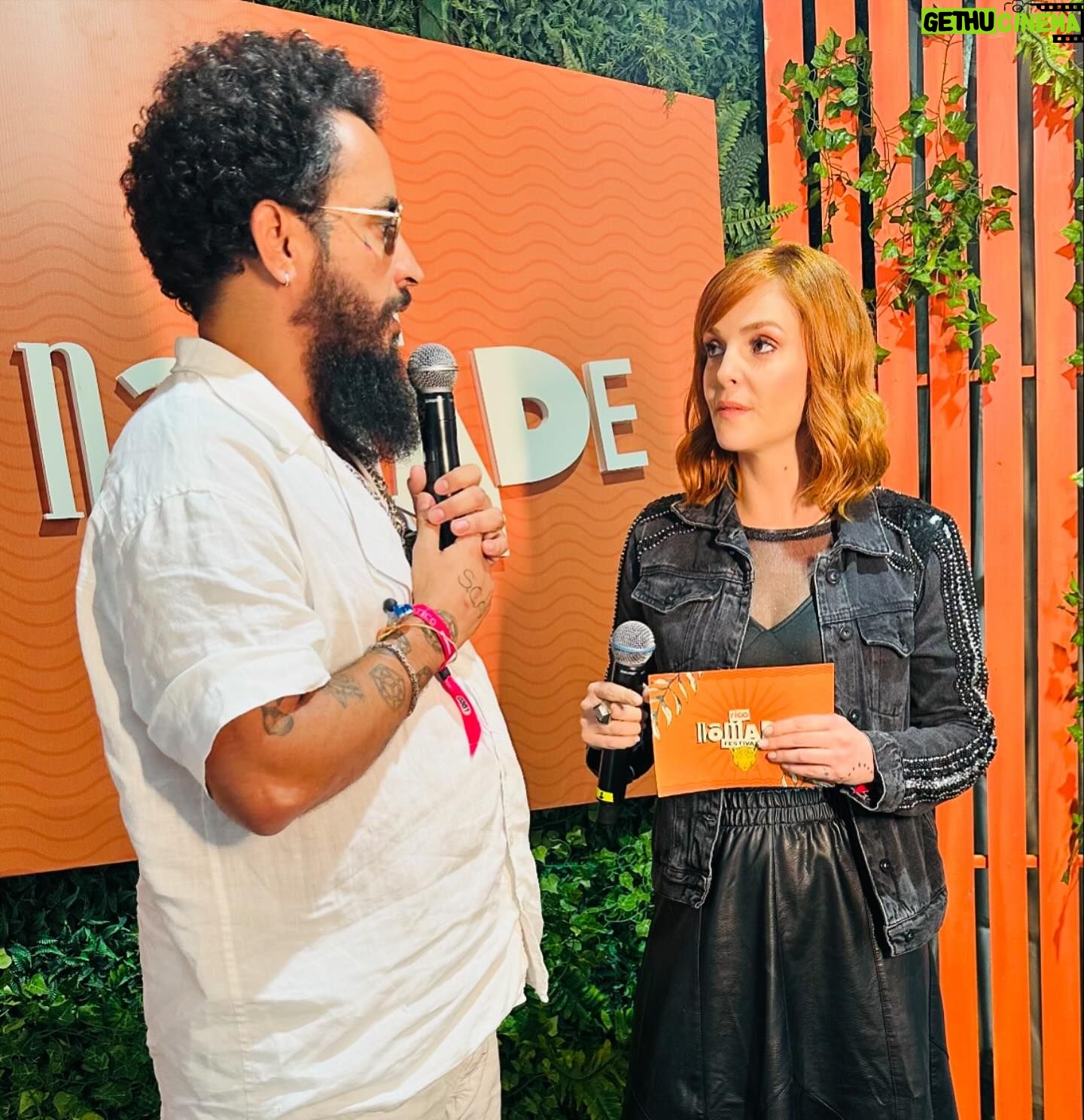Titi Müller Instagram - Carrossel mais lindo com a quinta edição do #mundonomade que rolou esse final de semana. Que honra e privilégio poder apresentar mais um ano esse festival que mora no meu coração. Obrigada todos os artistas maravilhosos que passaram pelo nosso estúdio e quem acompanhou a nossa transmissão! Até ano que vem 🙌❤️